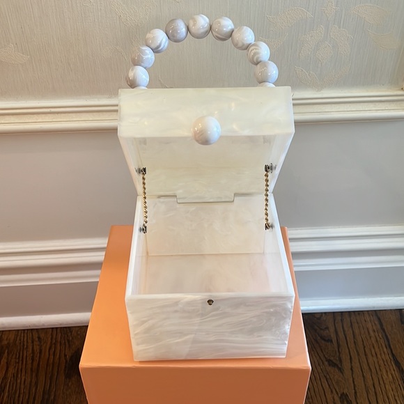 Cult Gaia
Eos Box Bag in Pearl - Picture 6 of 17